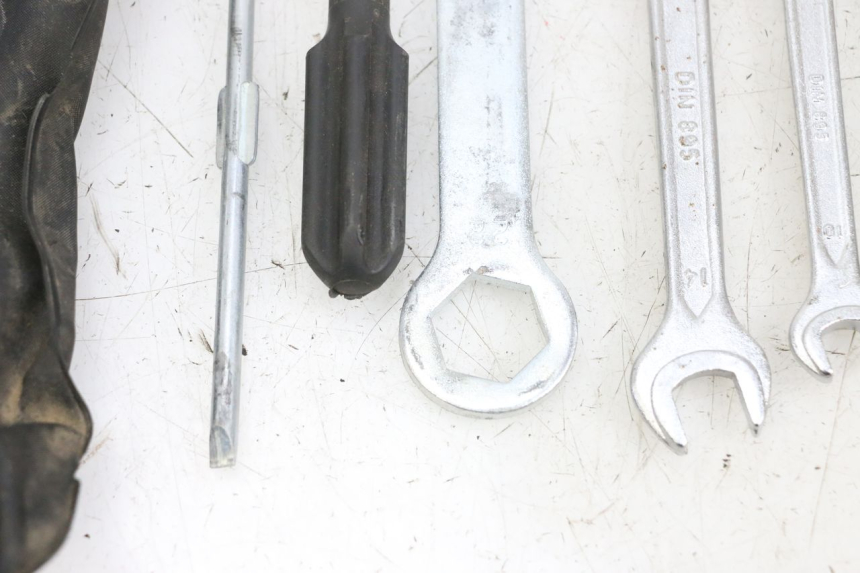photo de KIT DE FERRAMENTAS YAMAHA TZR 50 (2008 - 2016) - Pontos de fixação
