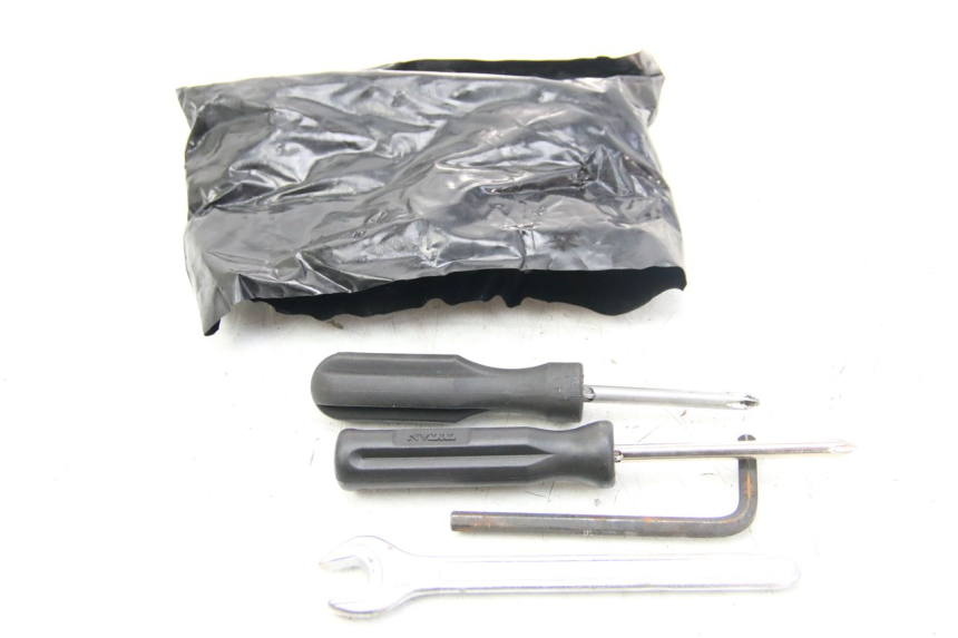 photo de KIT DE FERRAMENTAS PIAGGIO VESPA GRANTURISMO 125 (2003 - 2007) - Vista principal