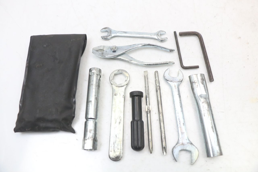photo de KIT DE FERRAMENTAS SUZUKI VL INTRUDER 125 (2004 - 2007) - Outro ângulo de visão