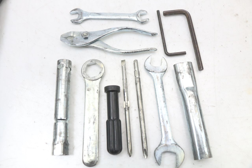 photo de KIT DE FERRAMENTAS SUZUKI VL INTRUDER 125 (2004 - 2007) - Ampliação técnica