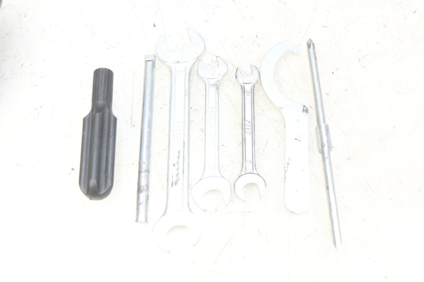 photo de KIT DE FERRAMENTAS YAMAHA XMAX X-MAX 125 (2006 - 2009) - Pontos de fixação