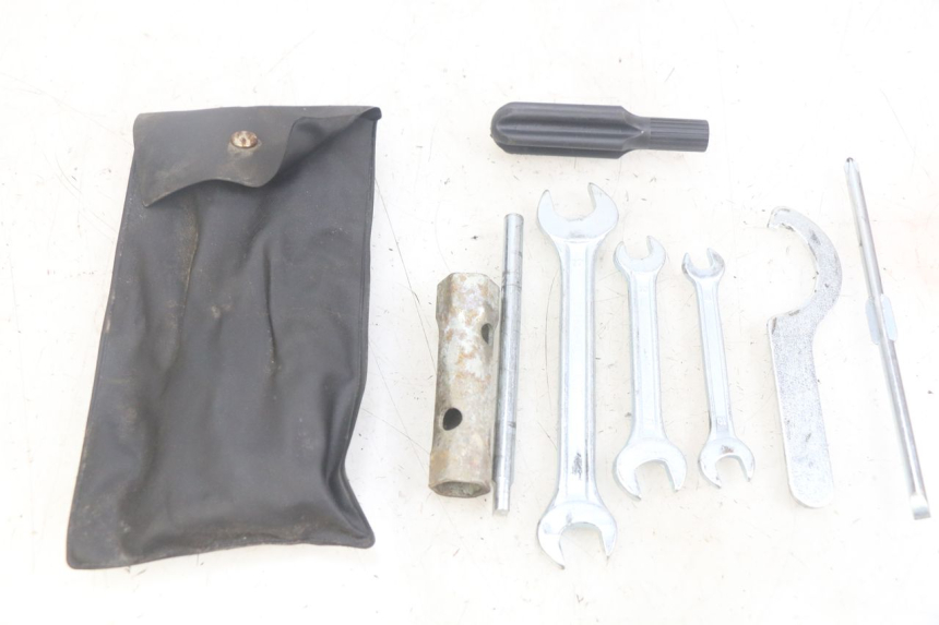 photo de KIT DE FERRAMENTAS YAMAHA XMAX X-MAX 125 (2006 - 2009) - Outro ângulo de visão