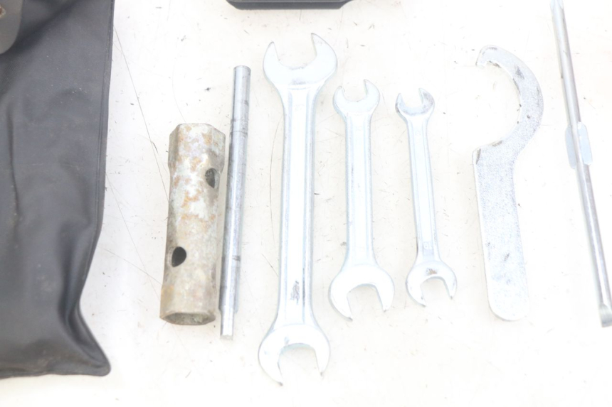 photo de KIT DE FERRAMENTAS YAMAHA XMAX X-MAX 125 (2006 - 2009) - Pontos de fixação
