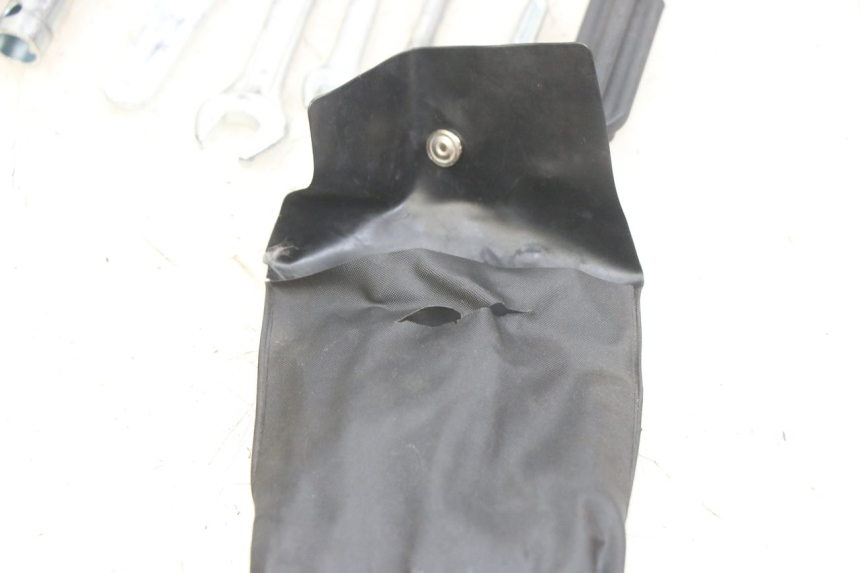 photo de KIT DE FERRAMENTAS YAMAHA X-MAX XMAX 250 (2006 - 2009) - Outro ângulo de visão