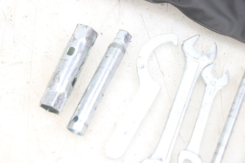 photo de KIT DE FERRAMENTAS YAMAHA X-MAX XMAX 250 (2006 - 2009) - Pontos de fixação