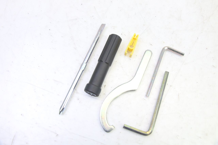 photo de KIT DE FERRAMENTAS YAMAHA XMAX X-MAX 125 (2021 - 2025) - Vista geral