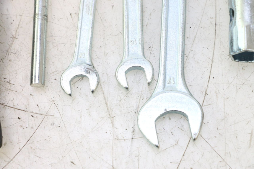 photo de KIT DE FERRAMENTAS YAMAHA XMAX X-MAX 125 (2006 - 2009) - Pontos de fixação