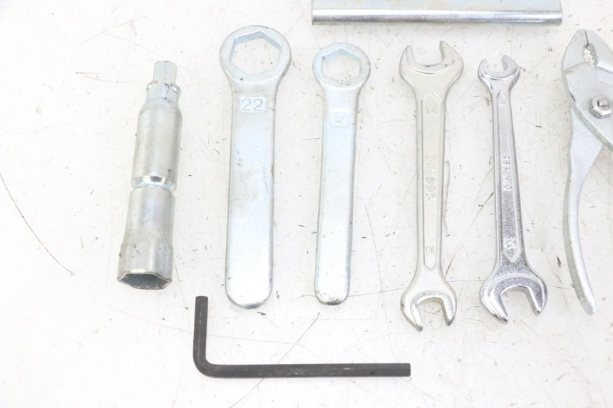 photo de KIT DE FERRAMENTAS HONDA XLV VARADERO 125 (2000 - 2006) - Estado da superfície