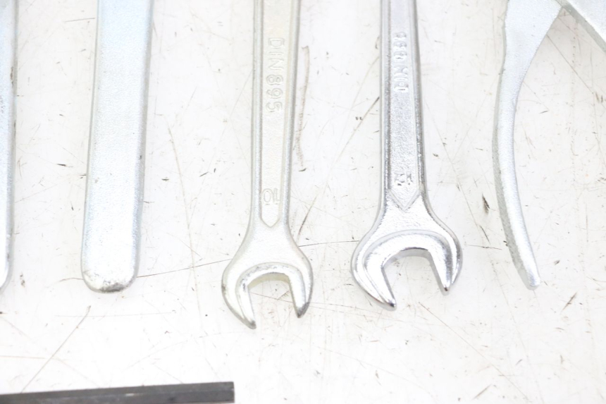 photo de KIT DE FERRAMENTAS HONDA XLV VARADERO 125 (2000 - 2006) - Peça verificada