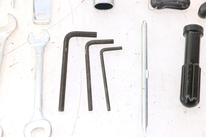 photo de KIT DE FERRAMENTAS YAMAHA YZF R6 600 (2008 - 2009) - Outro ângulo de visão