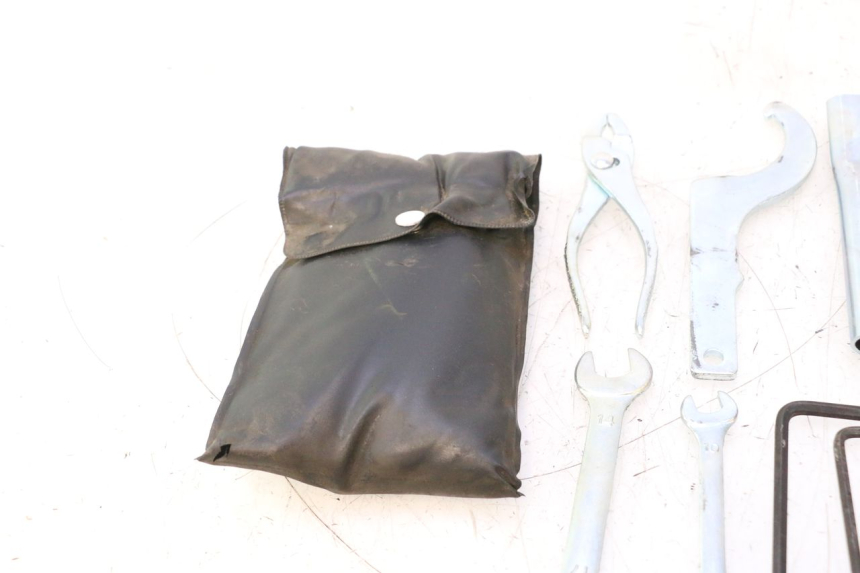 photo de KIT DE FERRAMENTAS YAMAHA YZF R6 600 (2008 - 2009) - Estado da superfície