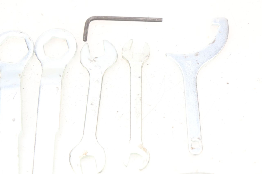 photo de KIT DE FERRAMENTAS KAWASAKI Z 650 (2016 - 2019) - Estado da superfície