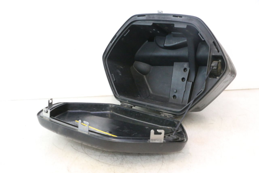 photo de MALETA ESQUERDA YAMAHA TDM ABS 900 (2002 - 2014) - Detalhes característicos
