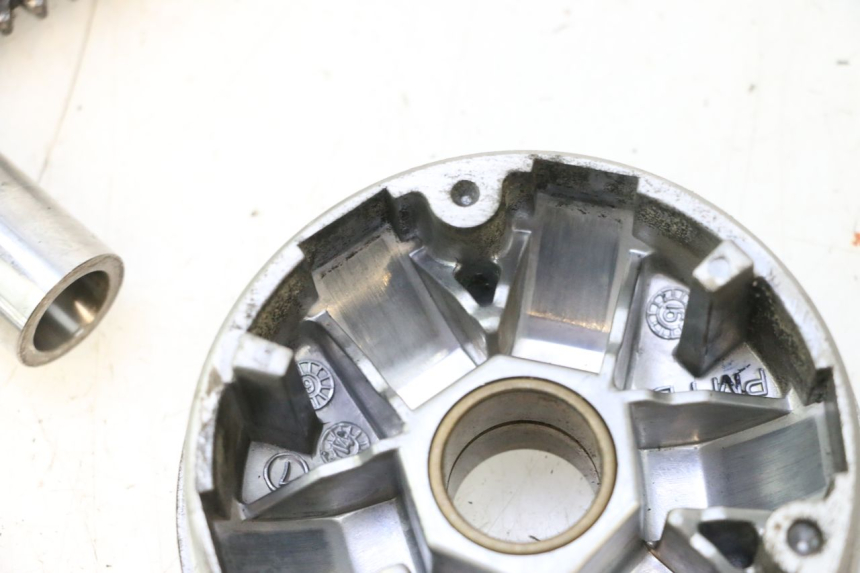 photo de VARIADOR PEUGEOT KISBEE 4T 50 (2010 - 2017) - Outro ângulo de visão