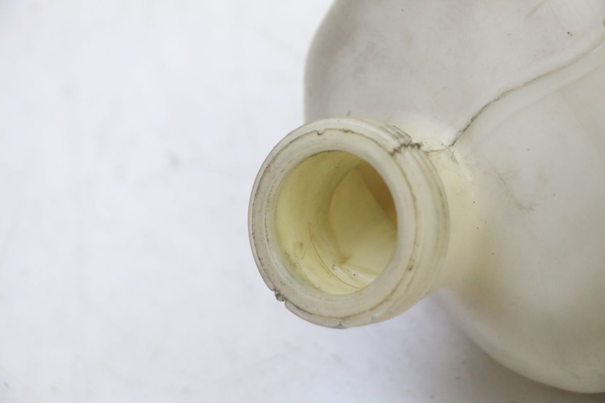 photo de VASO DE EXPANSÃO PEUGEOT SATELIS 125 (2010 - 2012) - Zoom do estado de desgaste