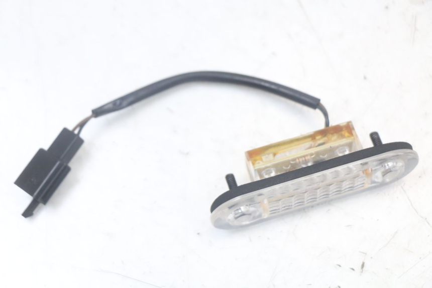 photo de Luz de posição QUADRO 3D S 350 (2013 - 2018) - Zoom do estado de desgaste