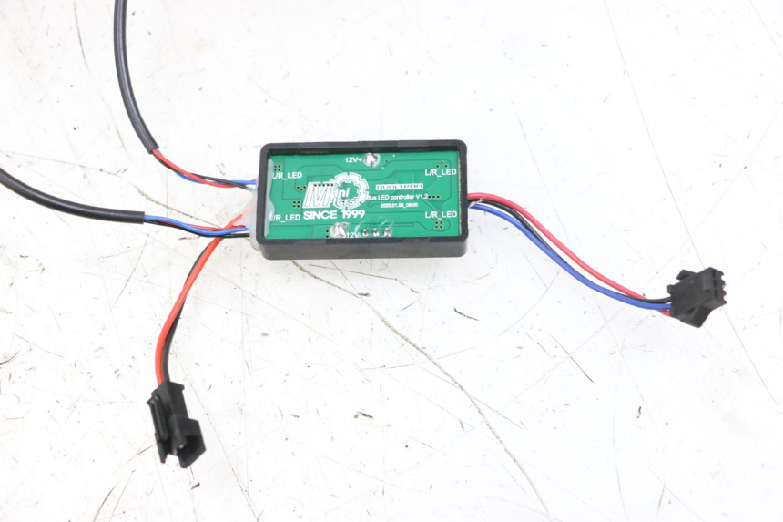 photo de Luz de posição DUALTRON AMINIA 1 - Pontos de fixação