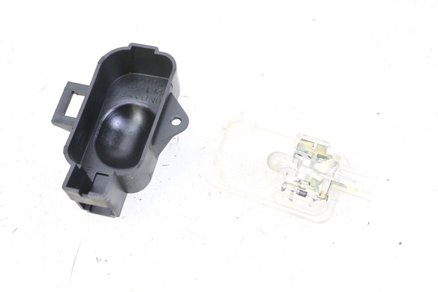 photo de Luz de posição HONDA FES S-WING SWING ABS 125 (2007 - 2015) - Zoom do estado de desgaste