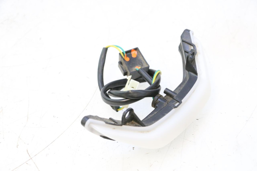photo de Luz de posição PEUGEOT KISBEE 4T 50 (2018 - 2022) - Estado da superfície