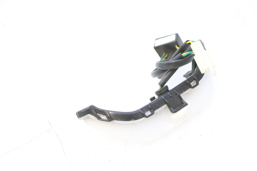 photo de LUZ DE POSIÇÃO PEUGEOT KISBEE 4T 50 (2023 - 2026) - Outro ângulo de visão