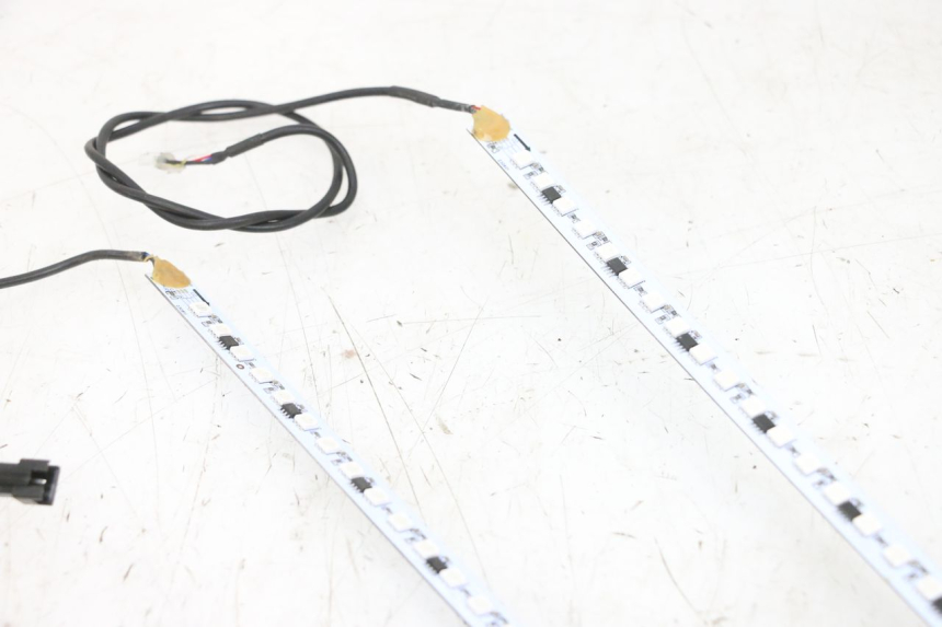 photo de Luz de posição DUALTRON MINI SPECIAL 1 - Peça verificada