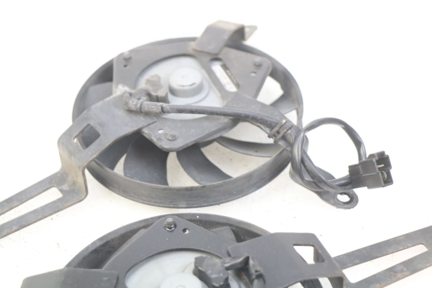 photo de VENTILADOR YAMAHA FJR ABS 1300 (2006 - 2012) - Outro ângulo de visão