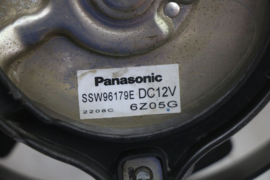 photo de VENTILADOR HONDA FJS SILVER WING SILVERWING 400 (2005 - 2008) - Outro ângulo de visão