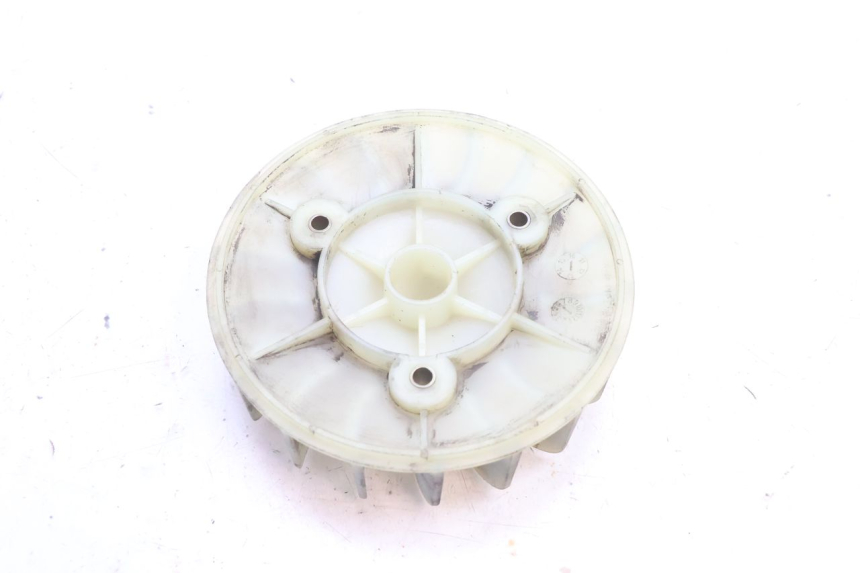 photo de VENTILADOR PEUGEOT KISBEE 2T 50 (2010 - 2017) - Outro ângulo de visão