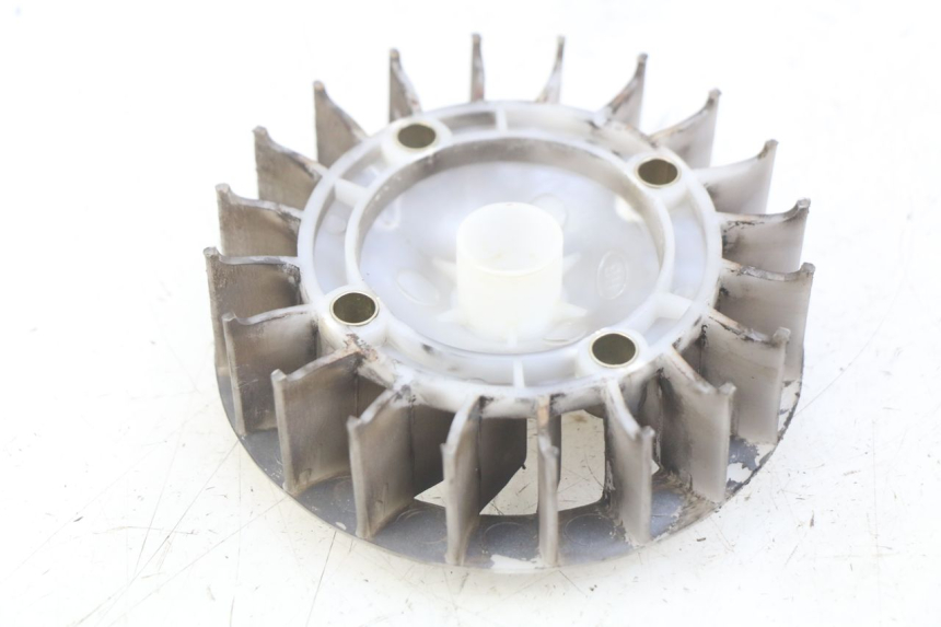 photo de VENTILADOR PEUGEOT KISBEE 4T 50 (2018 - 2022) - Detalhe da peça