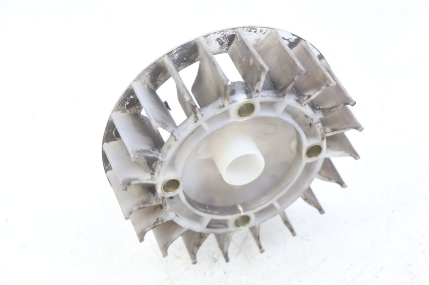 photo de VENTILADOR PEUGEOT KISBEE 4T 50 (2018 - 2022) - Zoom do estado de desgaste
