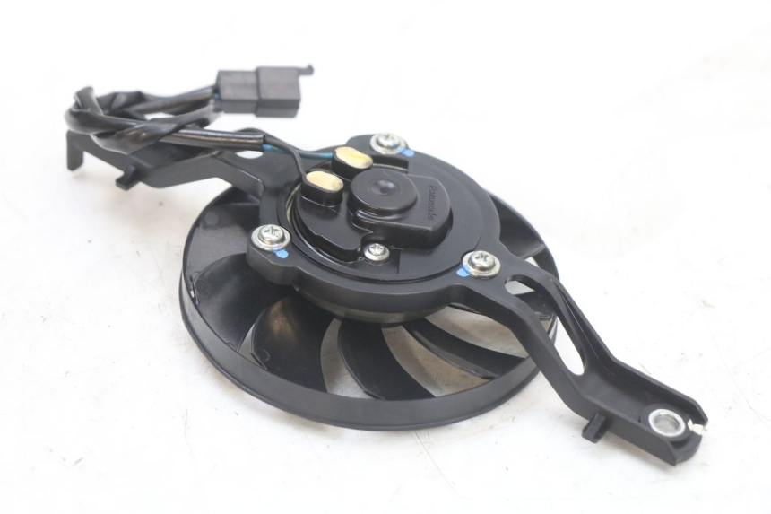 photo de VENTILADOR SUZUKI BURGMAN 125 (2018 - 2021) - Outro ângulo de visão