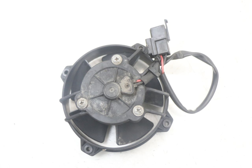 photo de VENTILADOR YAMAHA XMAX X-MAX 125 (2006 - 2009) - Zoom do estado de desgaste