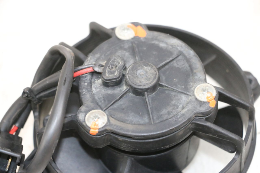 photo de VENTILADOR YAMAHA XMAX X-MAX 125 (2006 - 2009) - Zoom do estado de desgaste