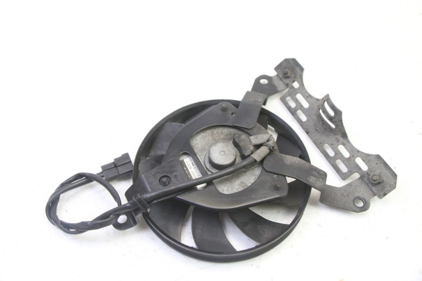 photo de VENTILADOR YAMAHA XJ6 ABS 600 (2008 - 2016) - Outro ângulo de visão
