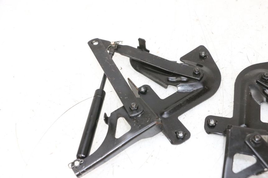 photo de AMORTECEDOR DO BAÚ JM MOTORS GTS 125 (2015 - 2019) - Pontos de fixação