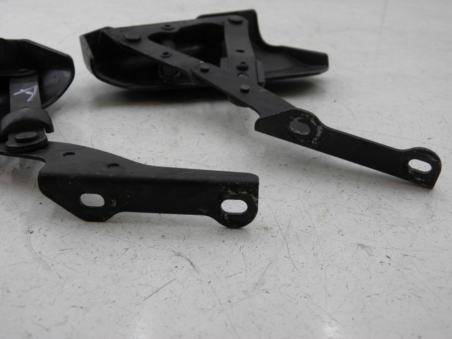 photo de AMORTECEDOR DO BAÚ PIAGGIO MP3 RL 125 (2006 - 2014) - Detalhe da peça