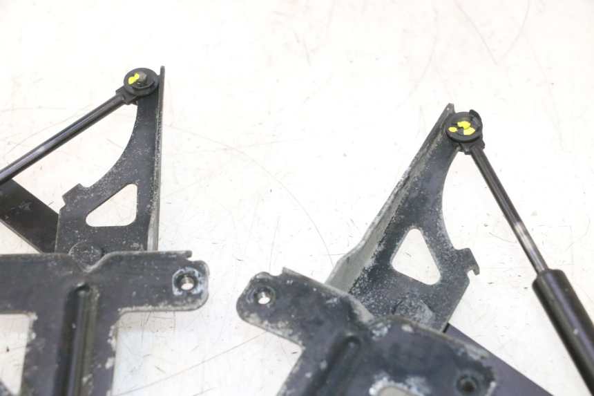 photo de AMORTECEDOR DO BAÚ PEUGEOT SATELIS 125 (2006 - 2009) - Detalhe da peça