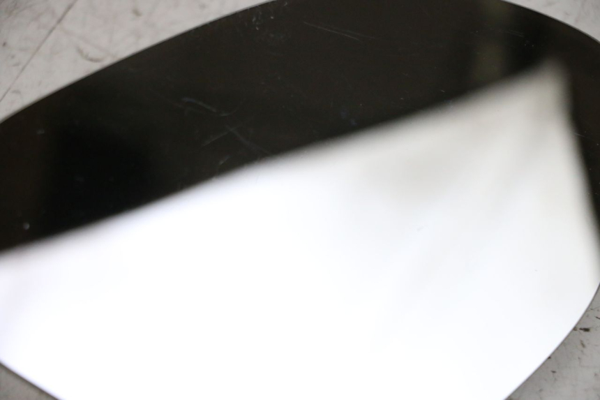 photo de VIDRO DO ESPELHO RETROVISOR ESQUERDO PIAGGIO X9 EVOLUTION 125 (2003 - 2007) - Zoom do estado de desgaste