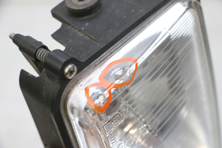 photo de VIDRO DO FAROL CAGIVA SUPER CITY 125 (1992 - 1997) - Zoom do estado de desgaste