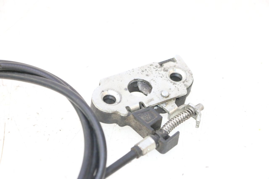 photo de FECHADURA DO BAÚ CAN-AM SPYDER RS 1000 (2008 - 2012) - Outro ângulo de visão