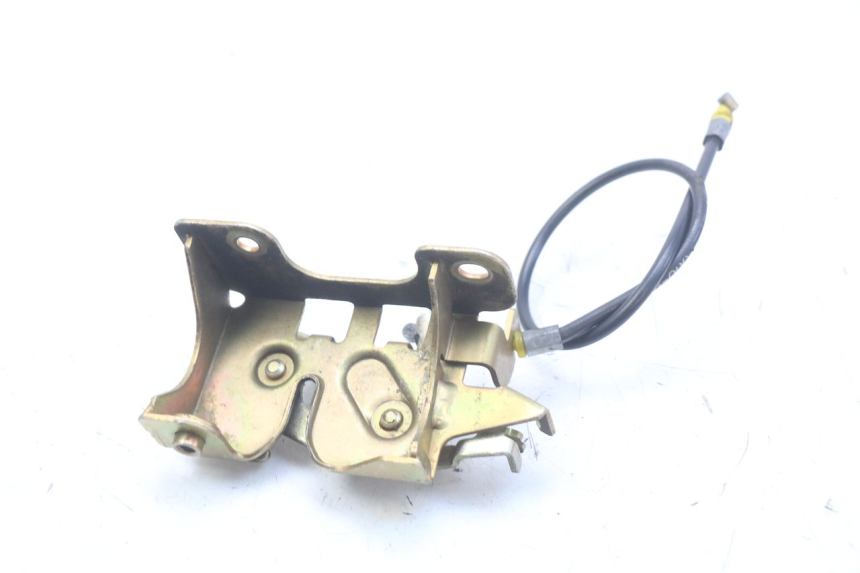 photo de FECHO DO BANCO HONDA FES PANTHEON 2T 125 (1998 - 2002) - Detalhe da peça