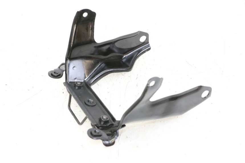 photo de FECHO DO BANCO HUSQVARNA SVARTPILEN 401 (2018 - 2023) - Pontos de fixação
