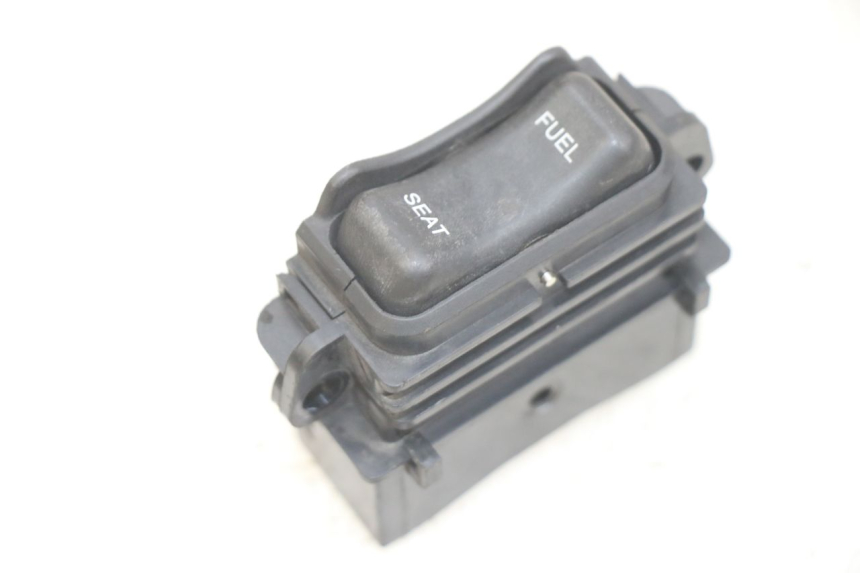 photo de FECHO DO COMPARTIMENTO HONDA PCX (JF28) 125 (2009 - 2011) - Vista principal