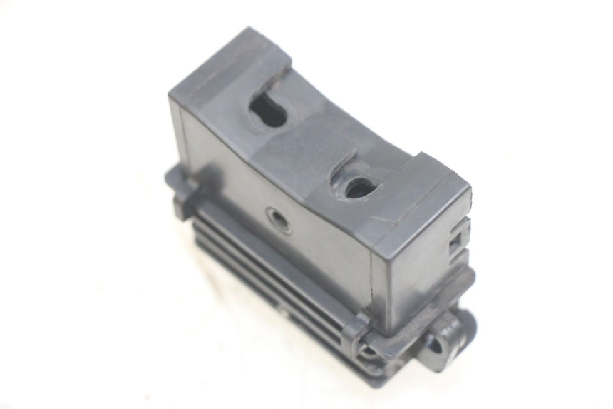 photo de FECHO DO COMPARTIMENTO HONDA PCX (JF28) 125 (2009 - 2011) - Outro ângulo de visão