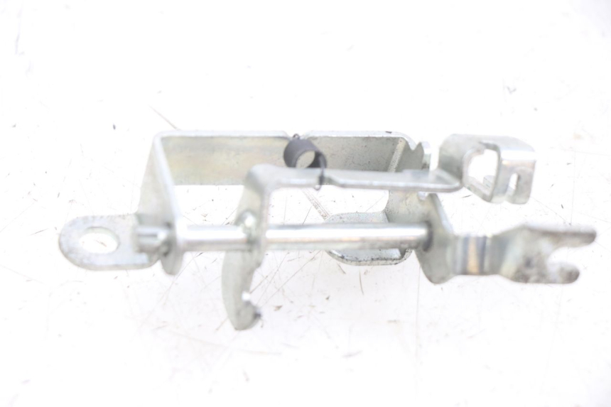 photo de FECHO DO COMPARTIMENTO HONDA PCX (JF47) 125 (2012 - 2013) - Detalhe da peça