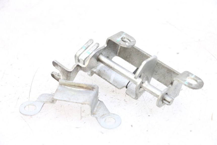 photo de FECHO DO COMPARTIMENTO HONDA PCX (JF47) 125 (2012 - 2013) - Zoom do estado de desgaste