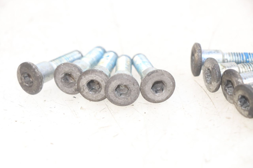 photo de PARAFUSO DO DISCO DE FREIO SUZUKI SV N 650 (1999 - 2002) - Pontos de fixação