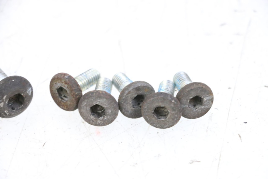 photo de PARAFUSO DO DISCO DE FREIO YAMAHA X-MAX XMAX 125 (2010 - 2013) - Pontos de fixação